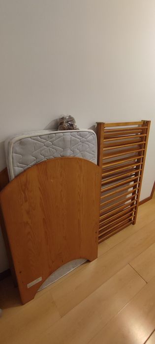 Cama de bebê madeira