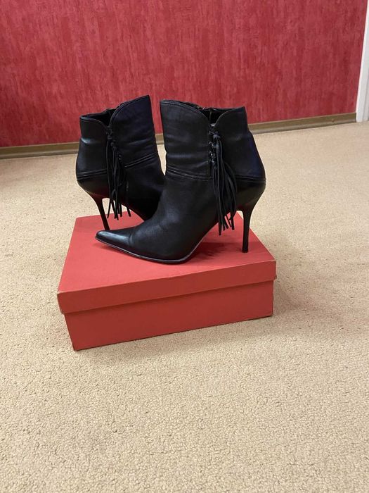 Продам жіночі ботінки