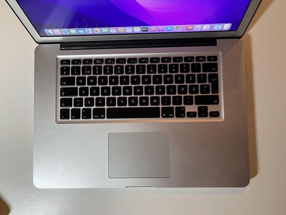 Macbook pro 13 (i5/6gb ram/240ssd)