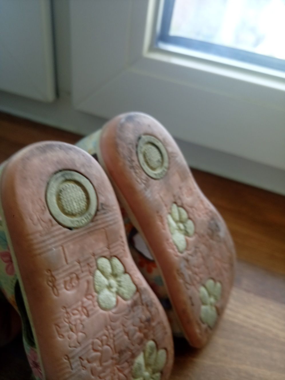 Sandałki dla dziewczynki rozmiar  22