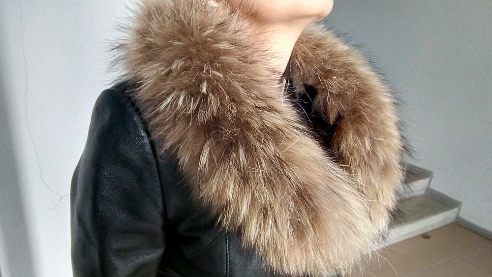 Меховой воротник.