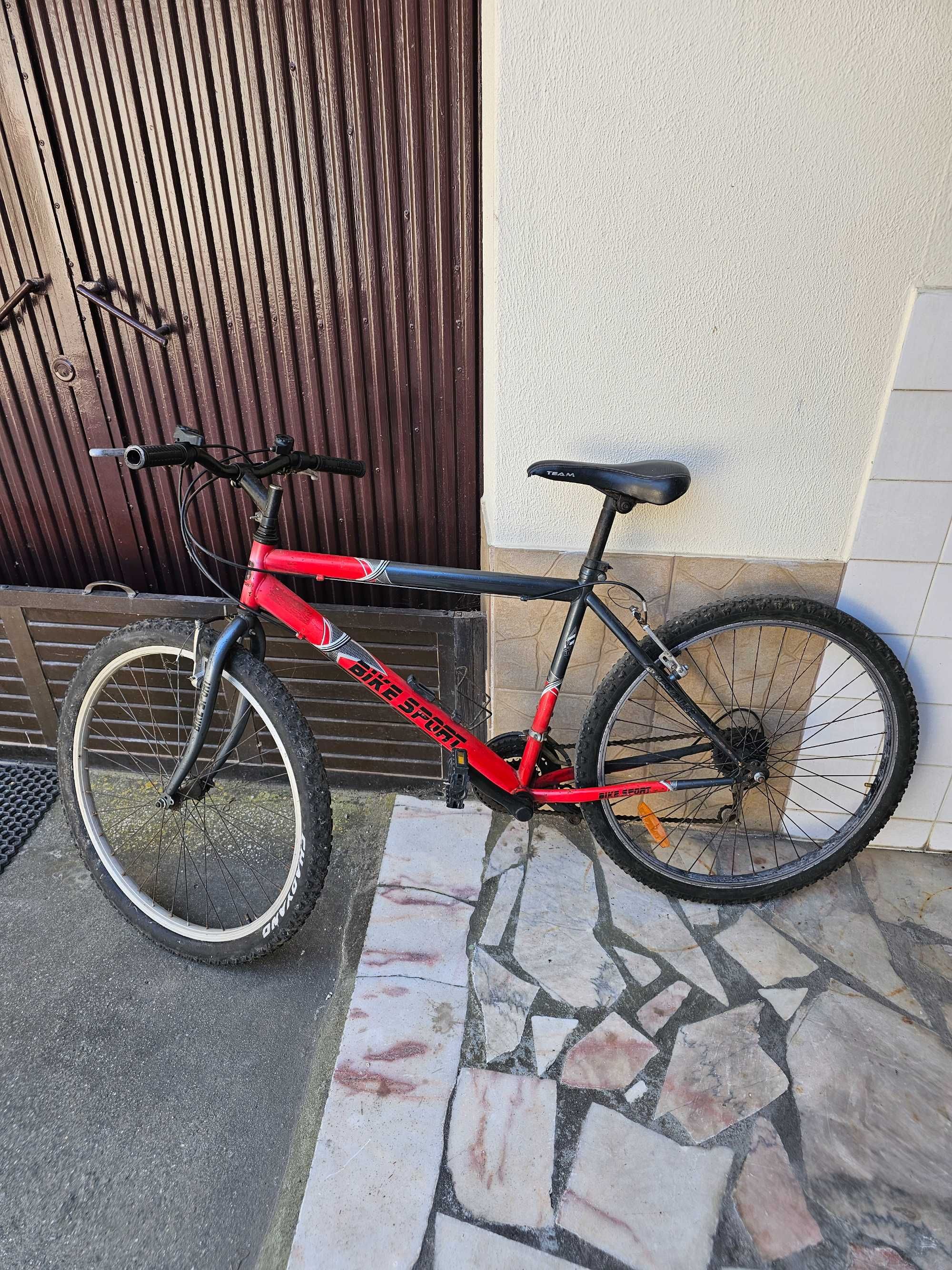 Bicicleta com duas rodas :]. Para adulto.