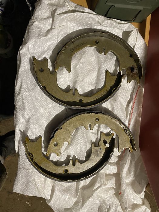 Тойота колодки ручника