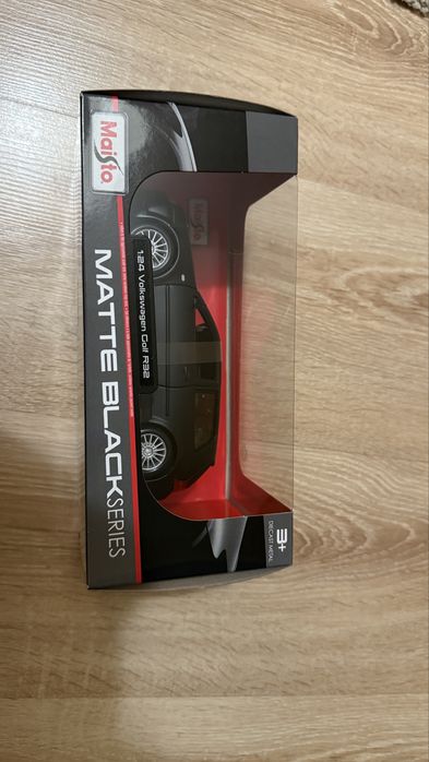 Maisto / 1.24 Volkswagen Golf R32