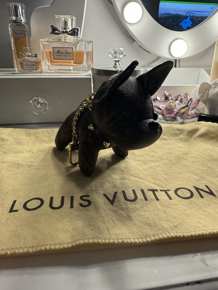 Piekny, skorzany breloczek buldog skorzany Louis Vuitton nowy okazja