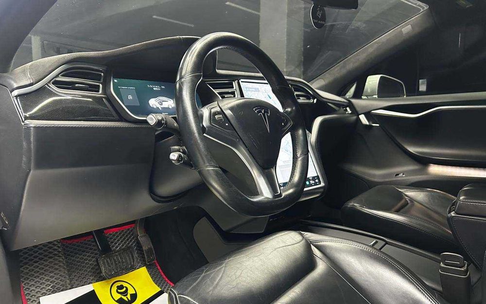 Tesla Model S 2015