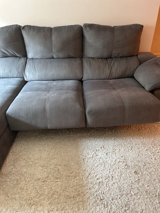 Sofa de tres lugares com chaise longue