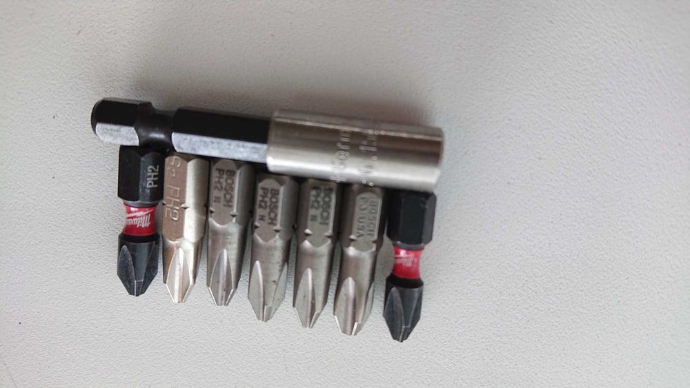 Продам новые немецкие качественные биты с биткодержателем.