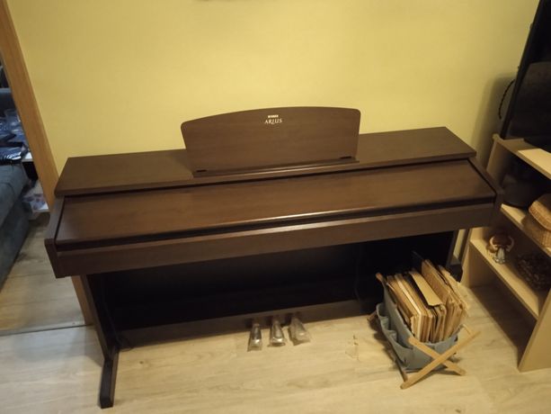 Pianino Yamaha Arius