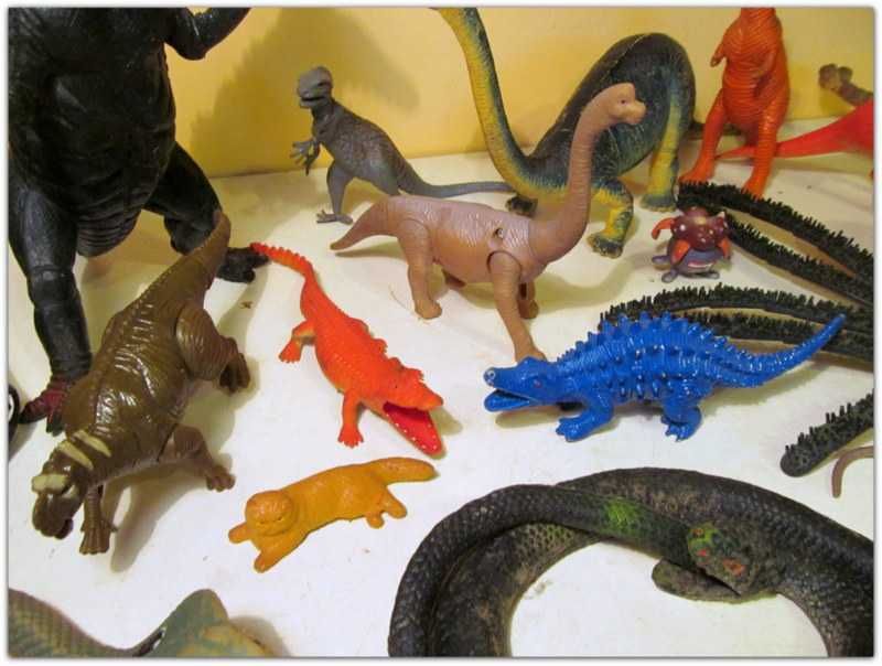 Figurki DINOZAURY smoki węże pająk DUŻY ZESTAW 31 gadów