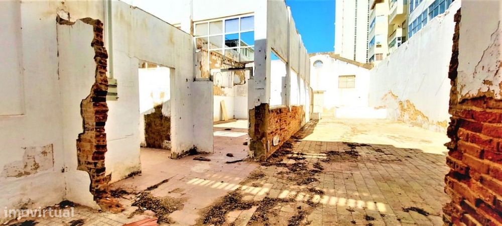 Armazém - Terreno Urbano