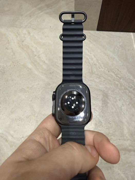 Apple Watch Ultra 2 49mm Black Titanium Case
