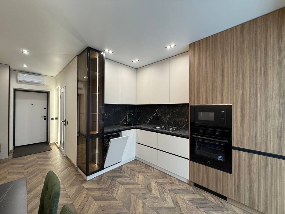 ПЕРША ЗДАЧА! 1-кімнатна + кухня-студія по вул.Миру!