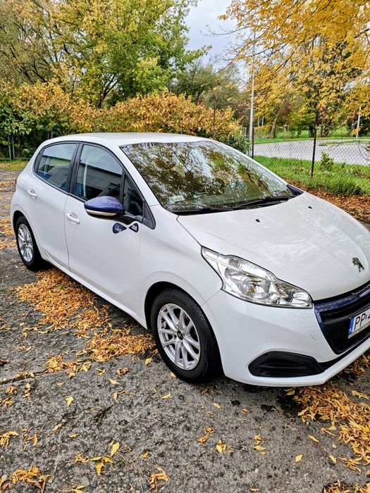 Peugeot 208 PureTech 2016 niski przebieg, stan bdb, 2 zestawy opon