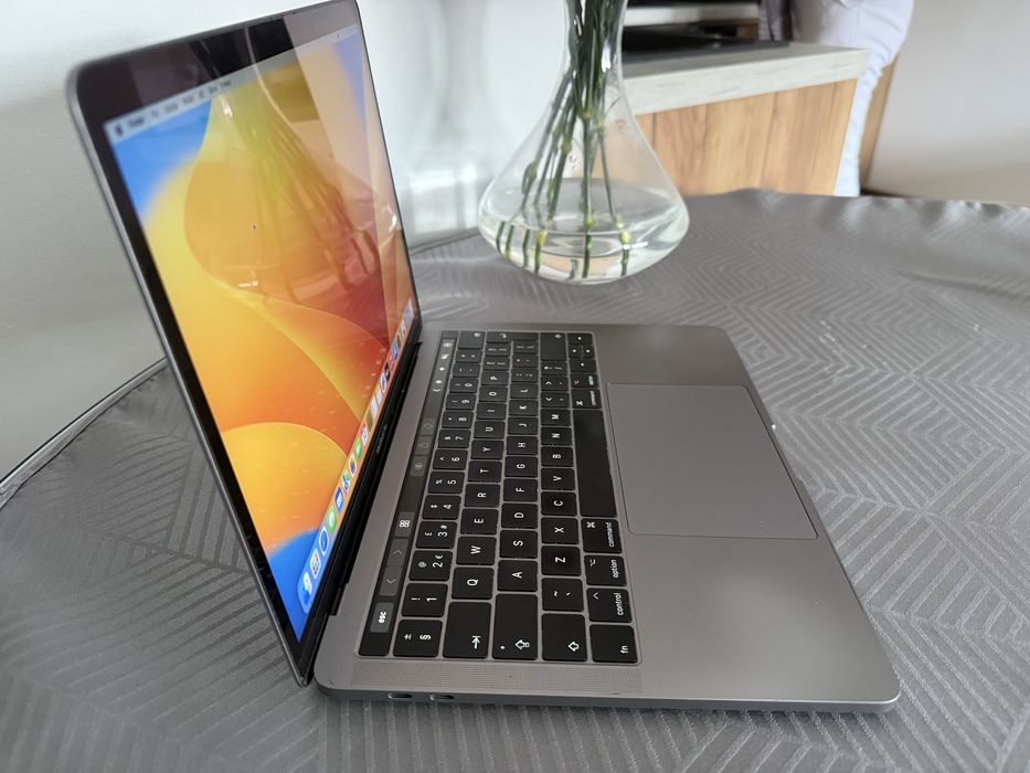 Macbook Pro 2017 13,3