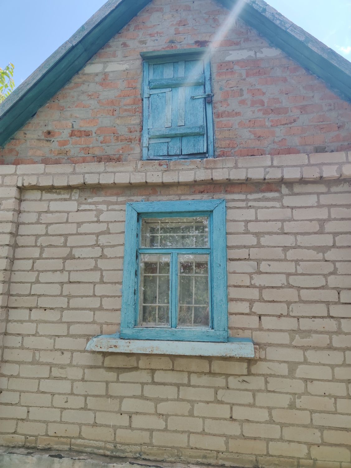 Продається дачна ділянка з будинком