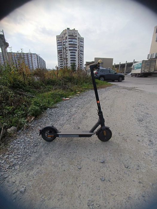Електросамокат Mi Electric Scooter Essential.