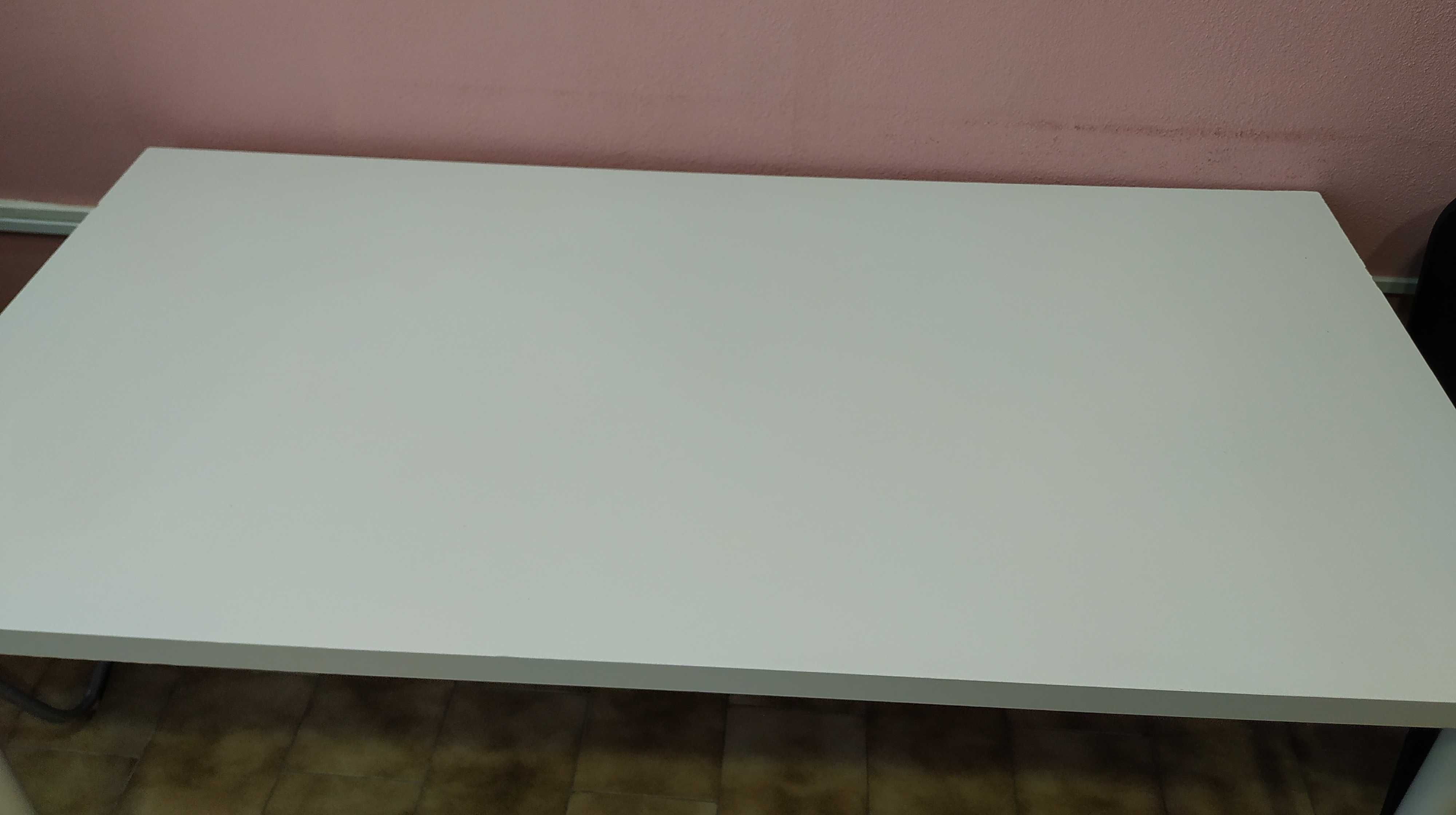 Mesa Ikea branca com pés Extensíveis