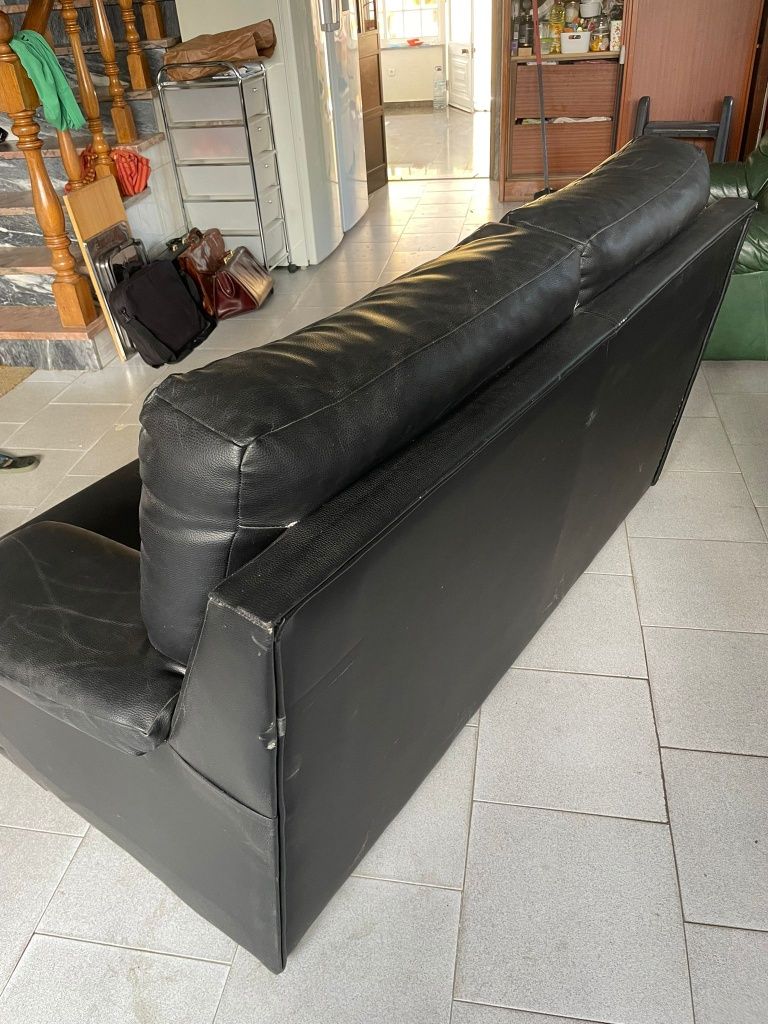 Sofá preto usado