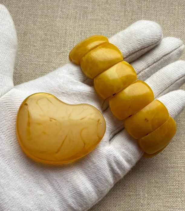 Старый бакелит. Под янтарь.