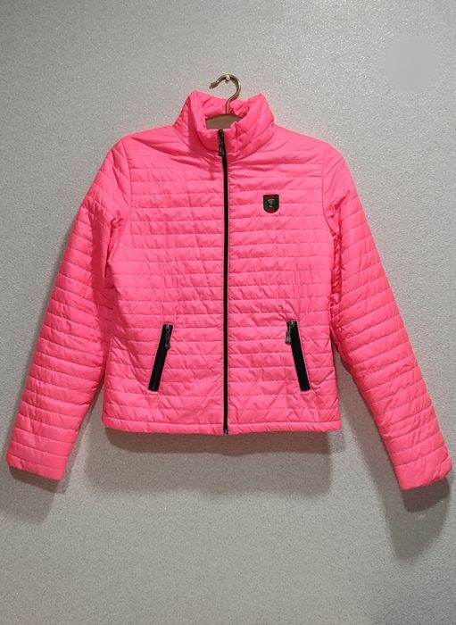 Демісезонна куртка яскраво-рожевого кольору