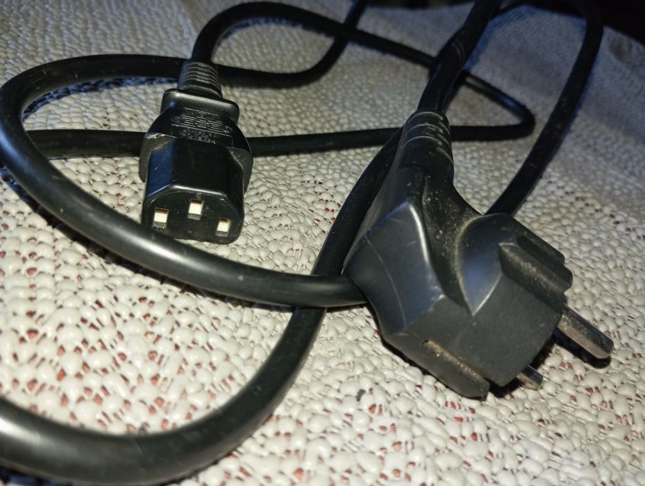 Kabel zasilający do komputera