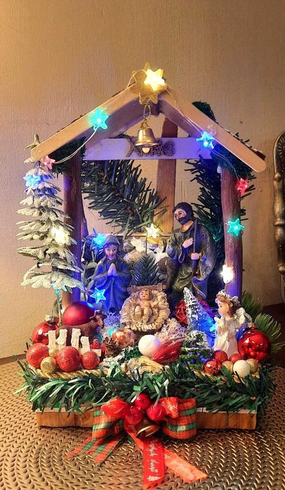 Szopka świąteczna  z kolorowymi światełkami Boże Narodzenie