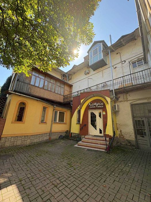 Оренда робочих місць у салоні краси (перукар, косметолог, масажист)