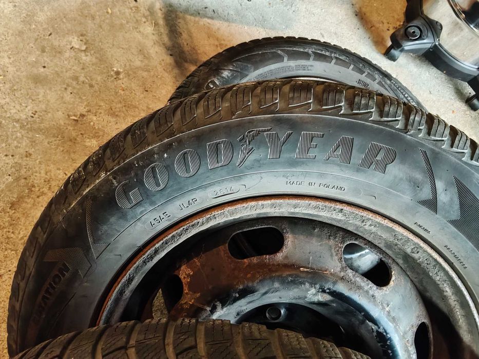 Felgi stalowe 15" 4x108 z Oponami zimowymi Goodyear Ultragrip 9 z fel