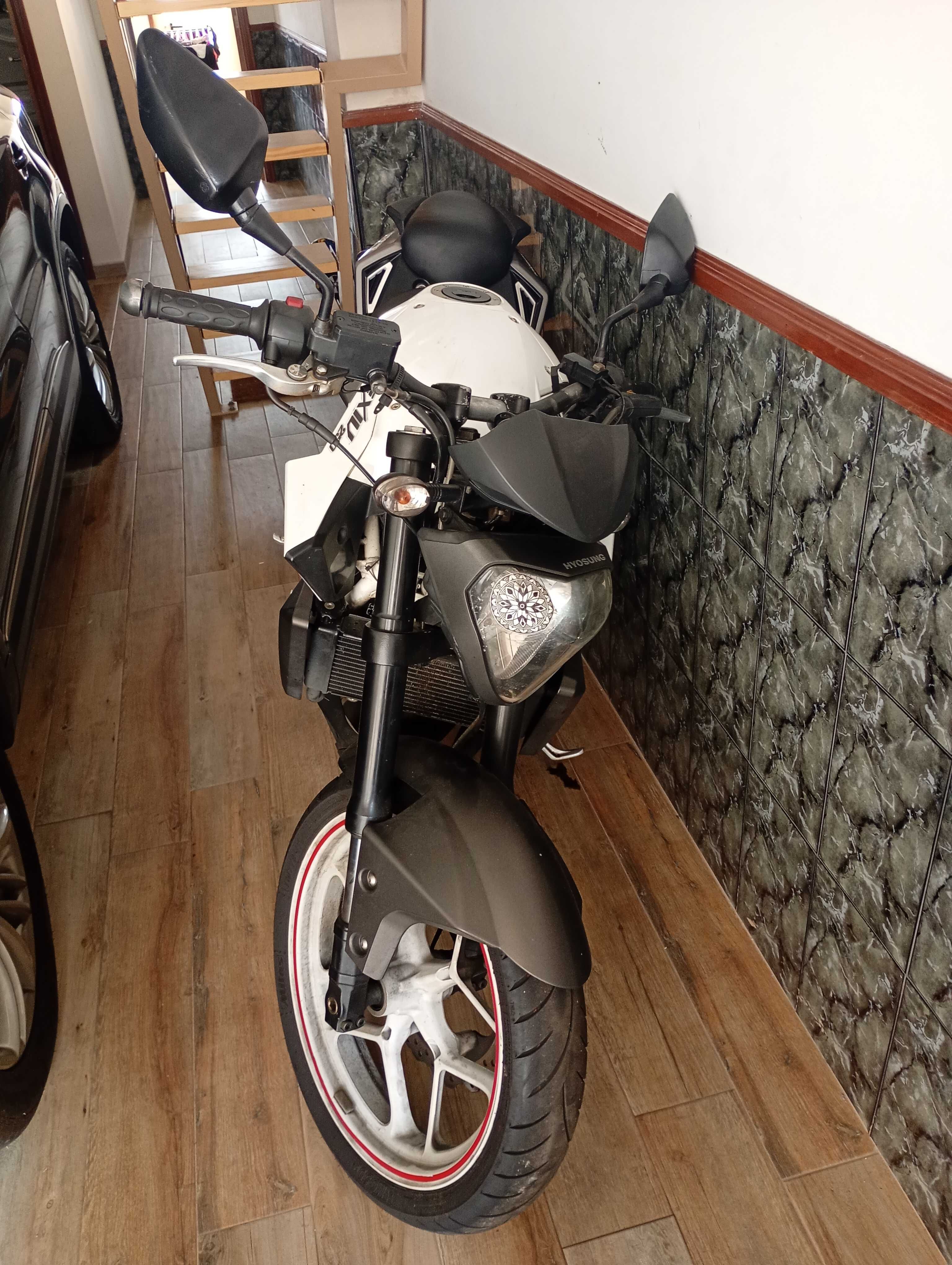 Moto Hyosung GD250