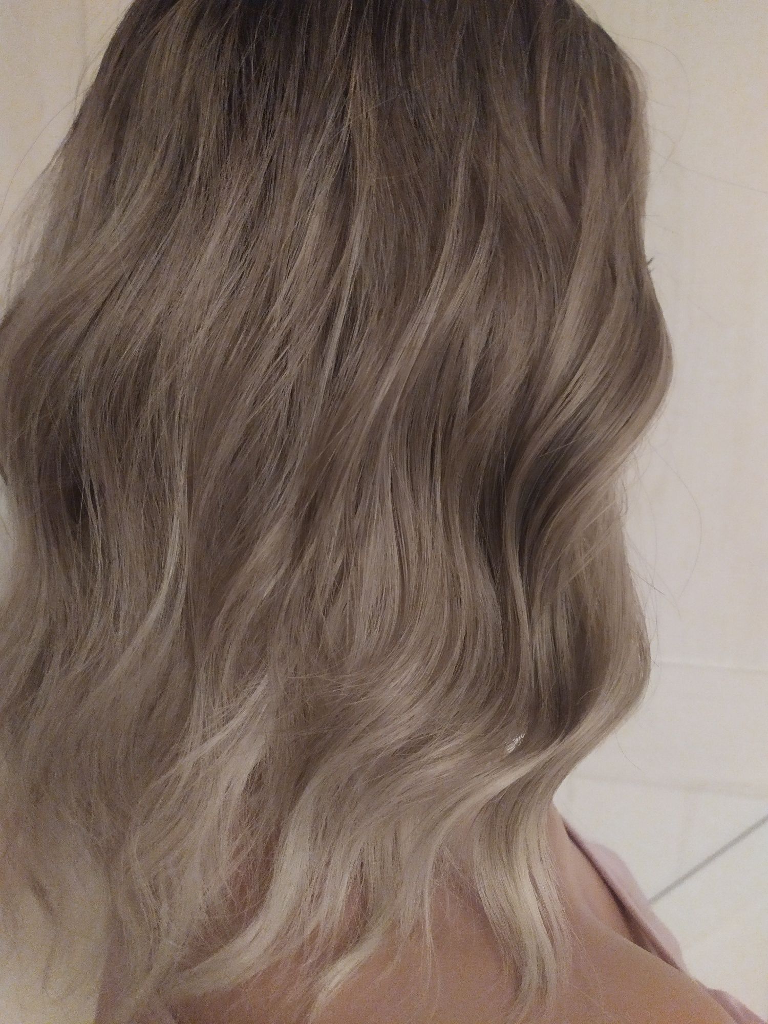 Sprzedam perukę ombre blond fale