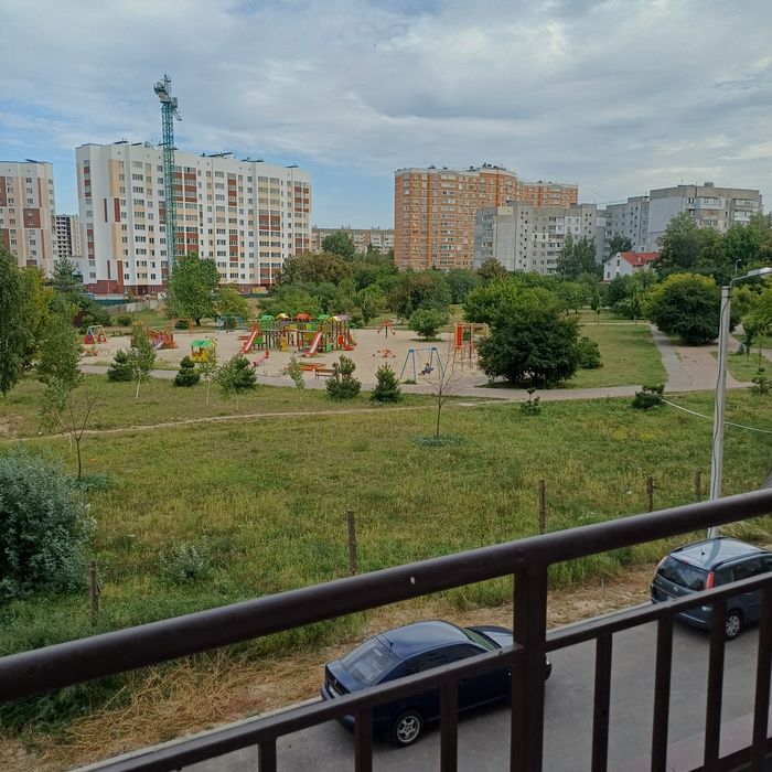 Власник 1 кім Вишневі Сади 3 поверх вигляд на ПАРК