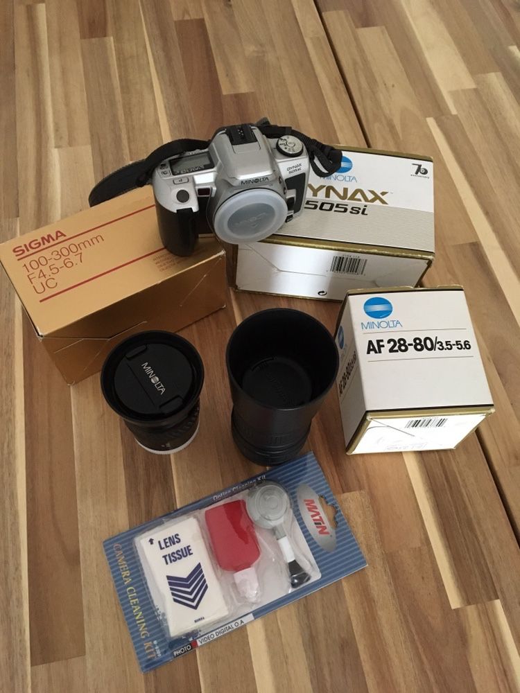 Máquina fotográfica SLR Minolta Dynax 505si + AF Zoom 28-80mm f3.5-5.6