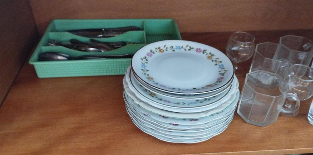 Szkło sztućce porcelana i inne stan bdb