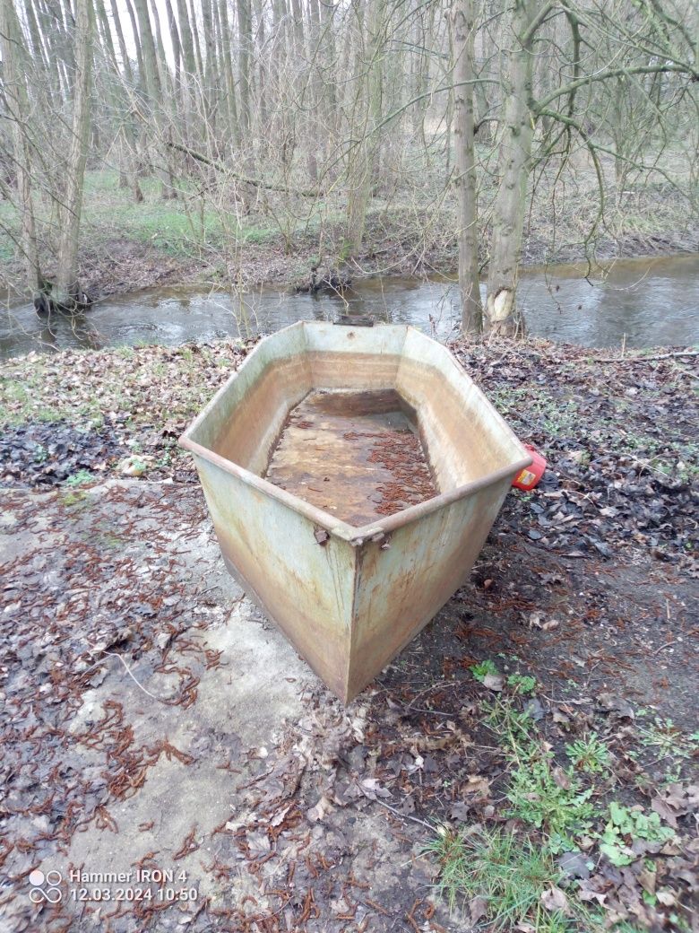 Łódka wędkarska metalowa solidnie wykonana  wymiary 5,20x 1,30 x 0,60m