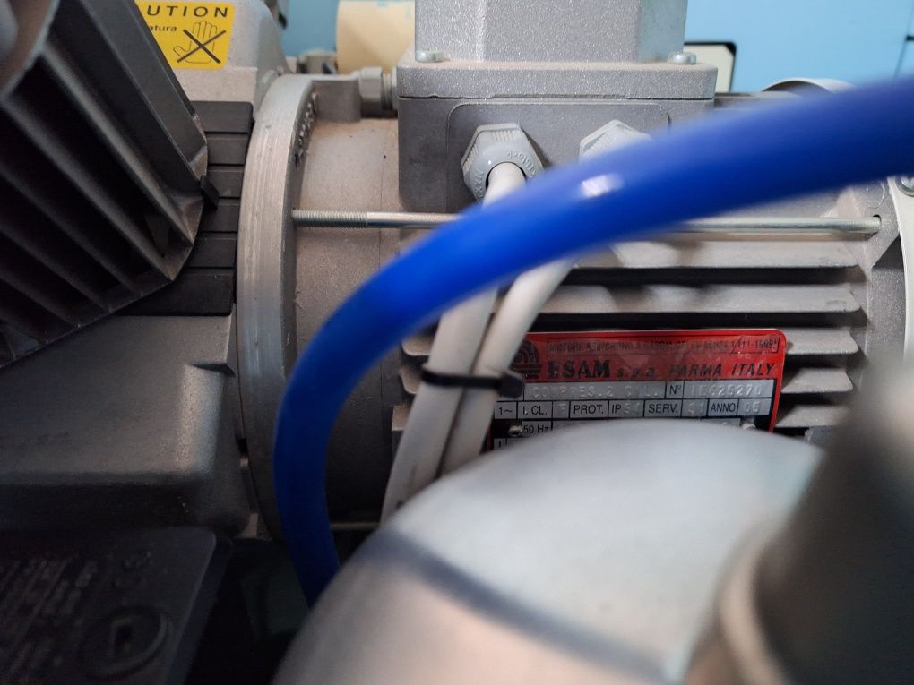 Compressor  Cattani.. Medicina dentária