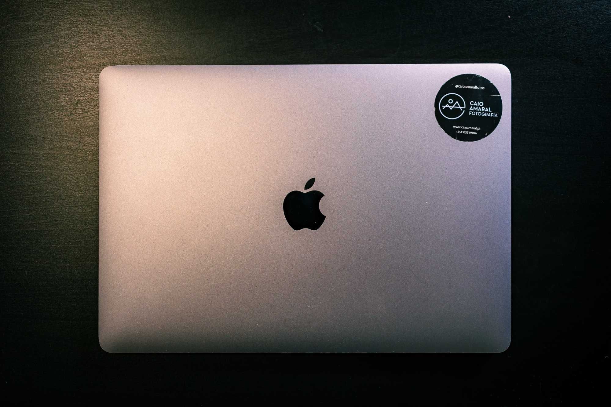 MacBook Pro 13" M1 (2020) – 8GB/256GB – Excelente Estado