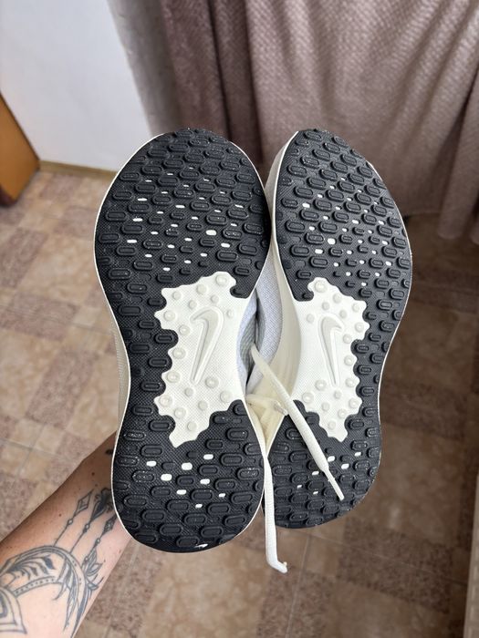 Жіночі кросівки Nike Revolution 7