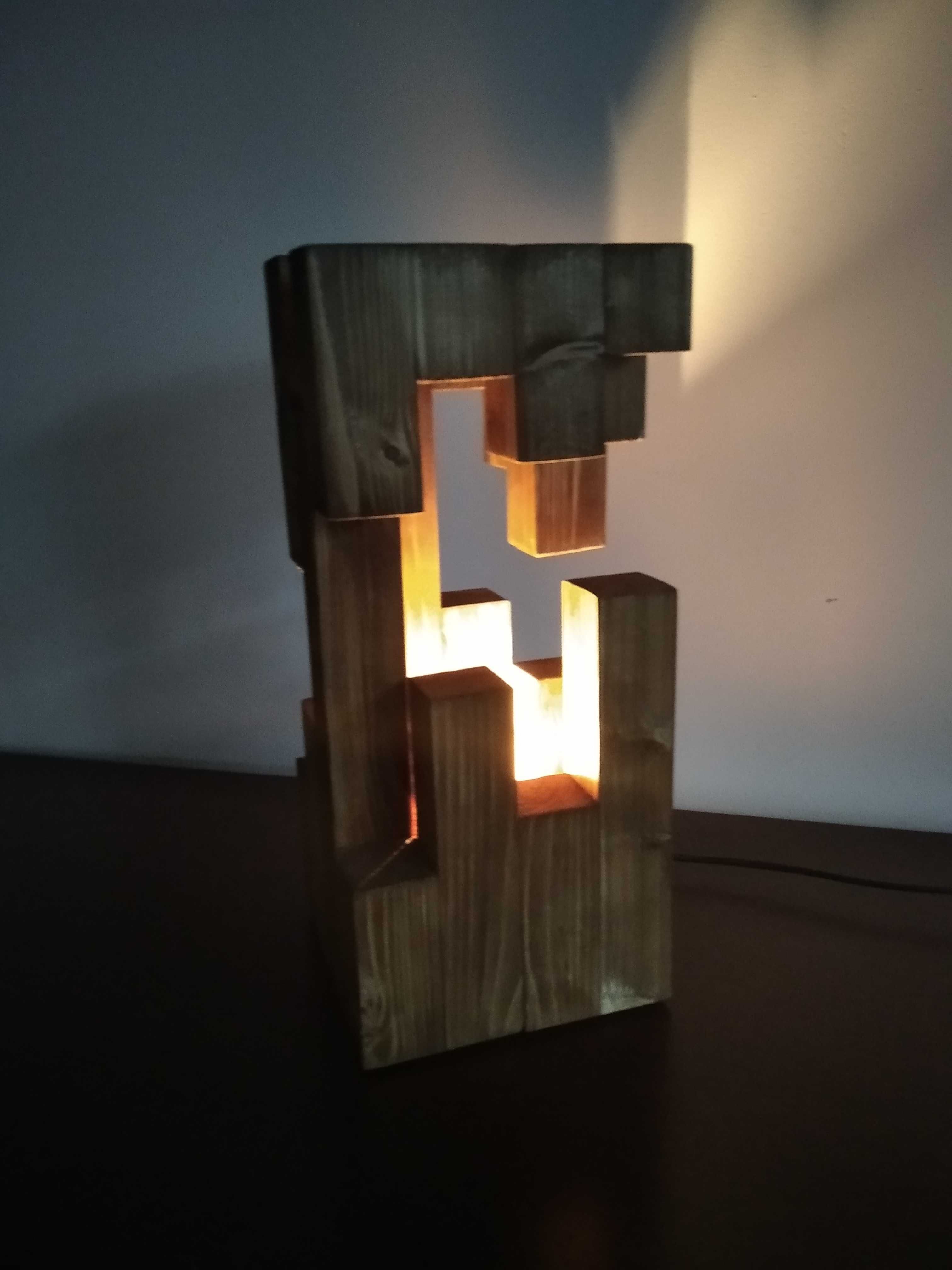 Lampka z drewna kolor dąb wys. 36 cm
