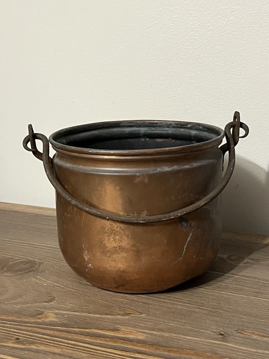 Osłonka wazon na kwiaty miedź kociołek dekoracja sygnowany Dinanderie