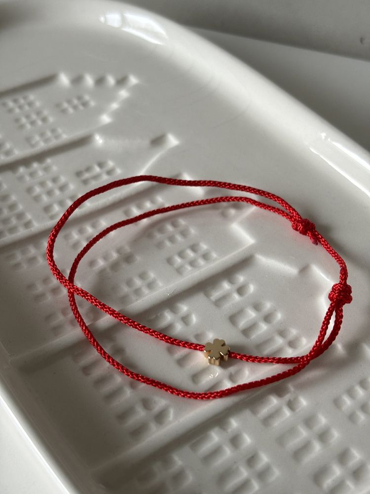 Piekna minimalistyczna bransoletka na sznurku