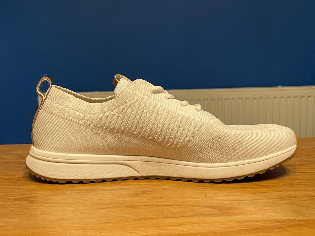 Eleganckie białe buty marki Venice