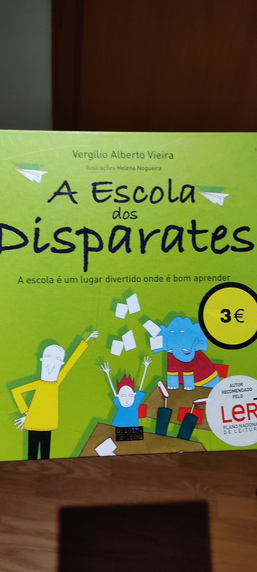 Livros infantis vários ( o da chupeta te som e capa alcochoada)