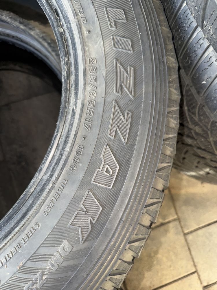 Шини резина 235/65/17 r17 Bridgestone пара зимні