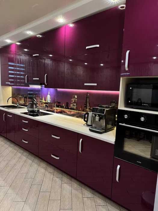 просторий будинок 228 м² з цокольним поверхом та  ділянкою 23 сотки