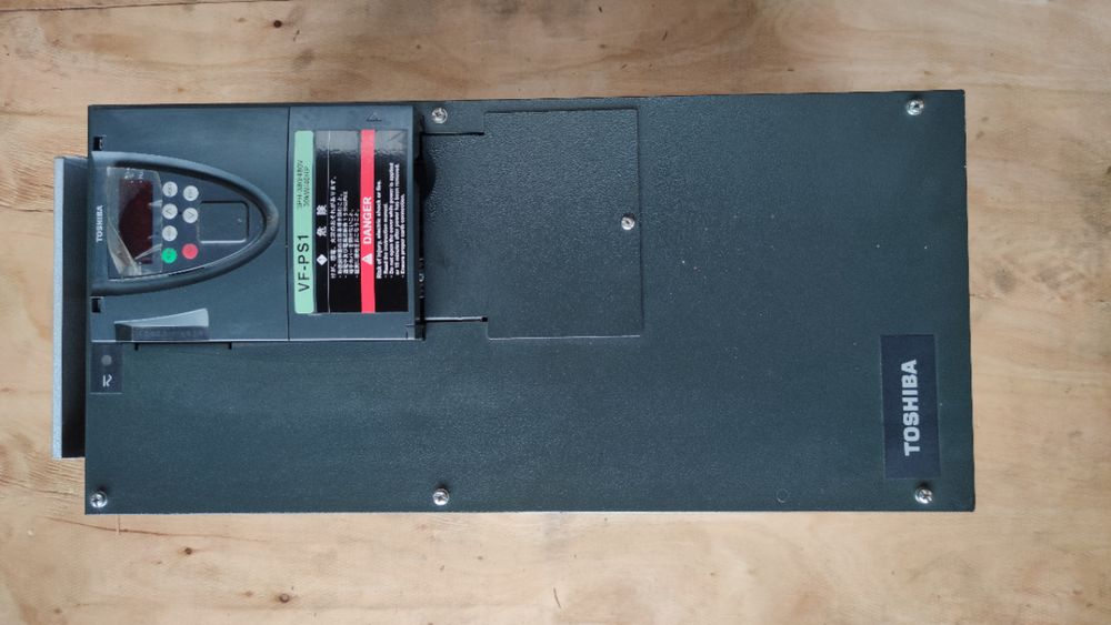 Falownik TOSHIBA VF-PS1 30kW VFPS1-4300PL-WN 66A