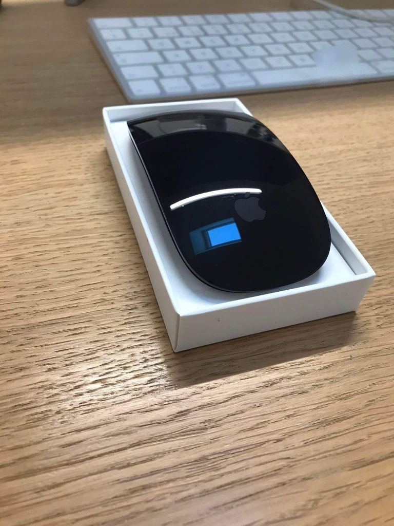 Apple Magic Mouse 2 preto.