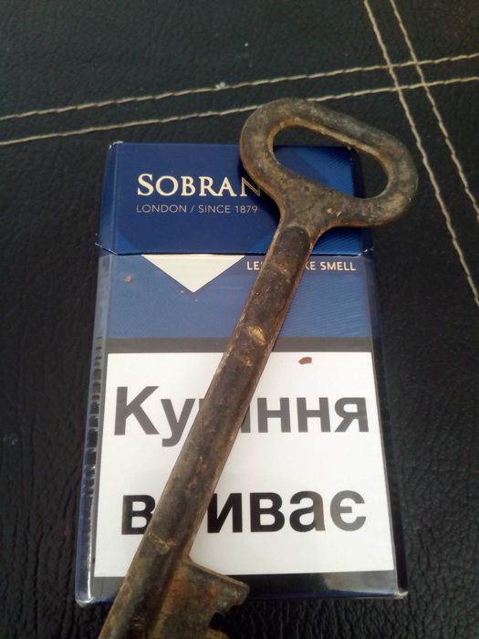 Продам старинный ключ.