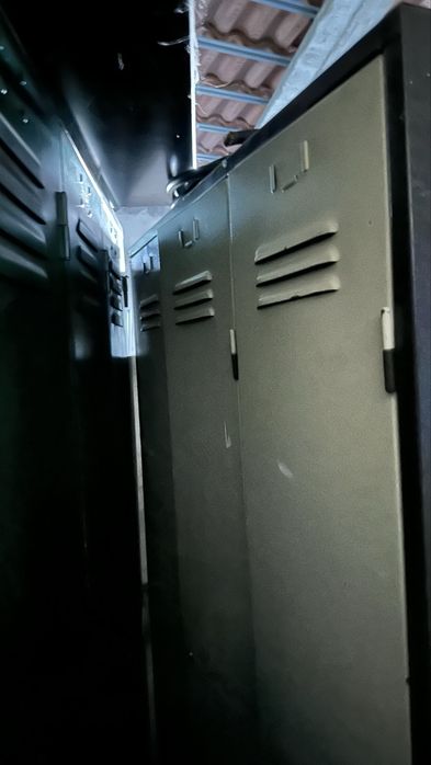 cacifo/ vestuário com 3 compartimemtos verticais usado