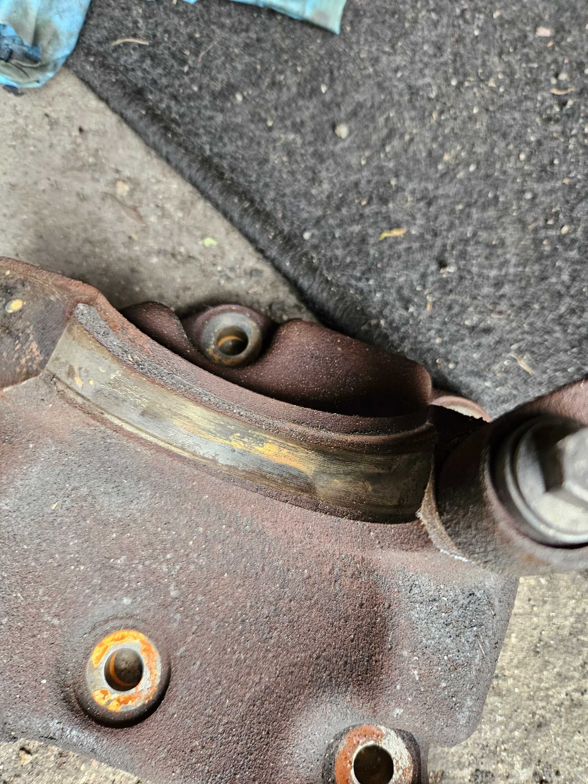 Podpora  PÓŁOSI Volvo D5 V50